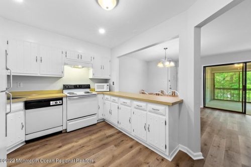 23 Manchester Ct, Tinton Falls NJ 07701-5490 exterior