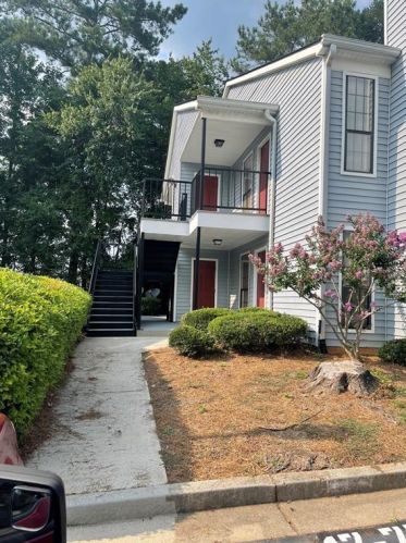 751 Windchase Ln, Stone Mountain, GA 30083-6329