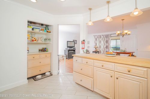 62 Manchester Ct, Tinton Falls NJ  07701-5496 exterior