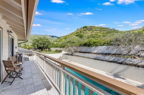7153 Niumalu Loop, Honolulu HI  96825-1634 exterior