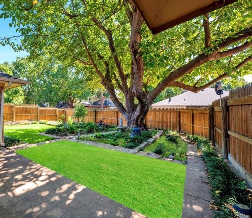 1011 Oxfordshire Dr, Carrollton TX 75007-4817 exterior