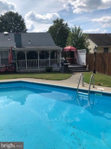 522 Erhardt Ave, Beverly, NJ 08010-1012