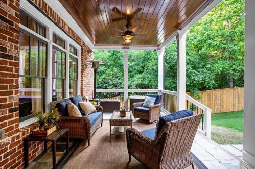 284 Hedden Rd, Atlanta GA  30342-2768 exterior