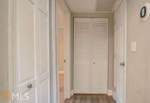 2 Finch Dr, Atlanta GA  30315-6502 exterior