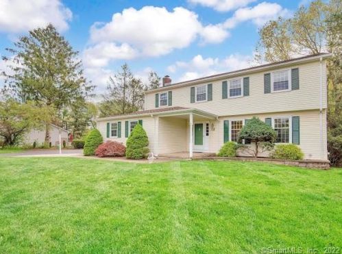 56 Oakdale Cir, Wallingford, CT 06492-5720
