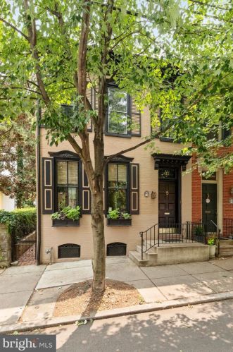 412 Walnut St, Lancaster PA  17603-3304 exterior