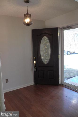 78 Lizzie Mills Rd, Castleton, VA 22716-2905