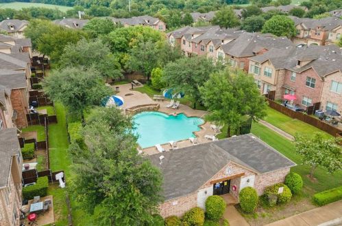 3622 Boxwood Dr, Garland TX 75040-8798 exterior