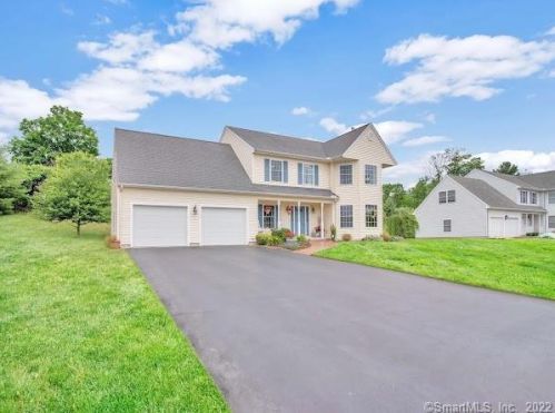 2 Bertini Ln, Wallingford, CT 06492-2168
