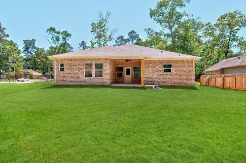 1506 Glen Oaks Dr, Conroe TX  77385-9611 exterior