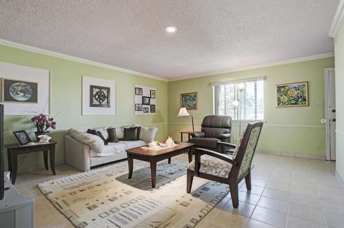 1 San Jacinto Dr, Galveston, TX 77550-5713