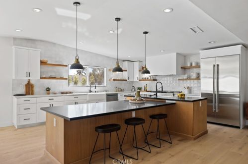 11872 Gladstone Dr, Santa Ana CA  92705-2938 exterior