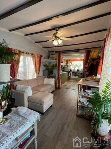 7 3rd St, Avenel, NJ 07001-1640