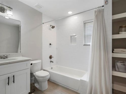 993 Burns Dr, Atlanta GA  30310-4631 exterior