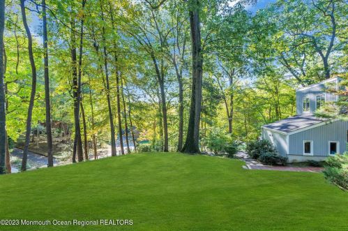 10 Lefferts Ct, Middletown NJ  07748-3031 exterior