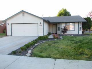 976 Newport St, Meridian ID  83646-3626 exterior