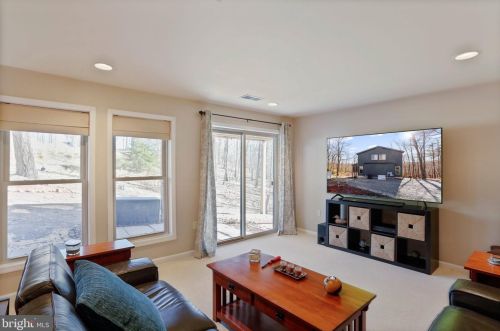166 Nemacolin Trl, Hedgesville WV  25427-4272 exterior