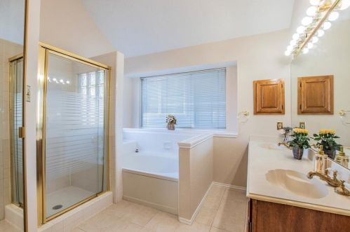 1123 Holly Dr, Carrollton TX 75010-1073 exterior