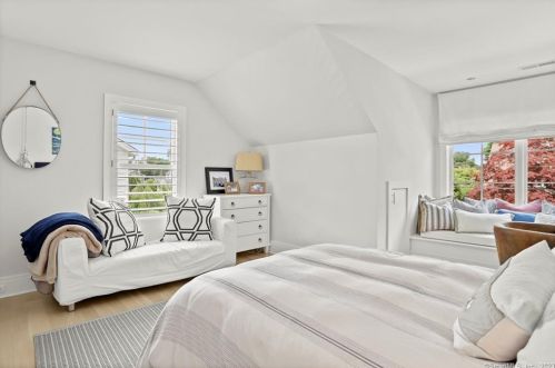 64 Cove Ave, Norwalk CT  06855-2412 exterior