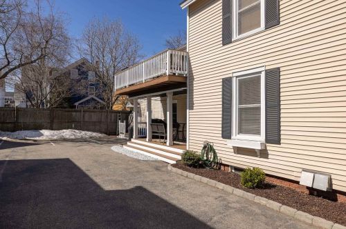 40 Brewster St, Portsmouth, NH 03801-3909