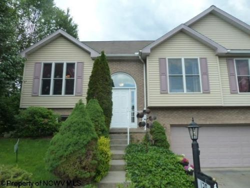 129 Village Crest Dr, Morgantown, WV 26508-1700