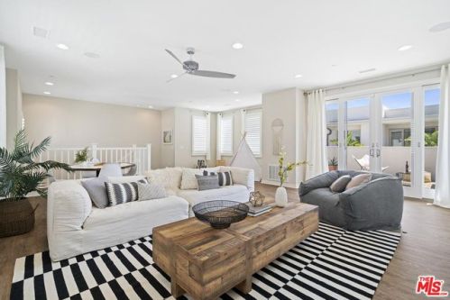 5222 Pacific Ter, Hawthorne, CA 90250-1092