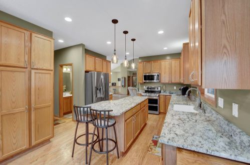 731 Heron Ave, Saint Paul MN  55128-5384 exterior