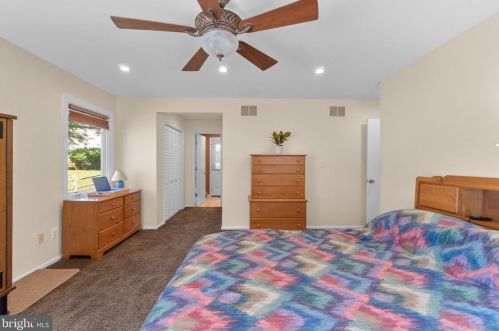 15025 Snowden Dr, Silver Spring MD 20905-5663 exterior