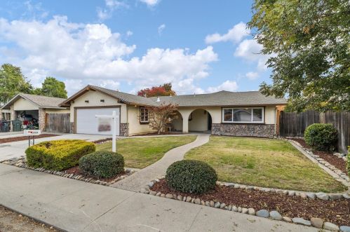 2404 Stone Crop Ln, Modesto, CA 95355-3925
