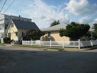 31 Ethan St, Providence, RI 02909-4710