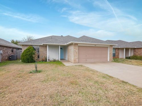3028 James Rd, Granbury, TX 76049-2902