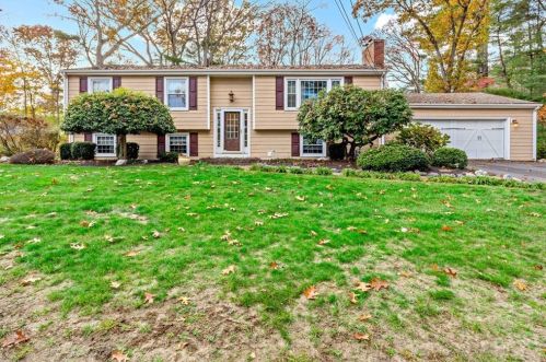 120 Mark Dr, North Kingstown, RI 02852-2428