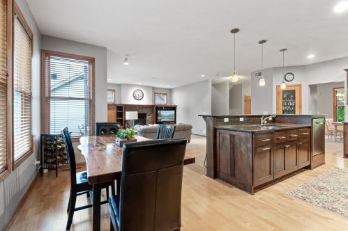 2332 Fieldstone Curv, Saint Paul MN  55129-6218 exterior