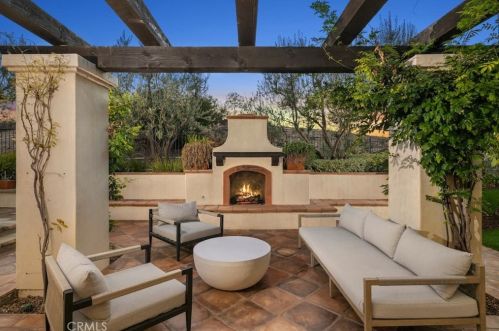 22 Black Falcon, Irvine CA  92603-0420 exterior