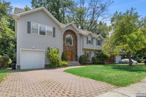406 Oak Ave, River Edge, NJ 07661-1119