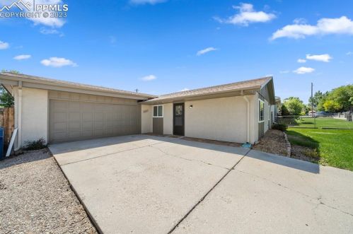 2040 Oakwood Ln, Pueblo CO  81005-2531 exterior