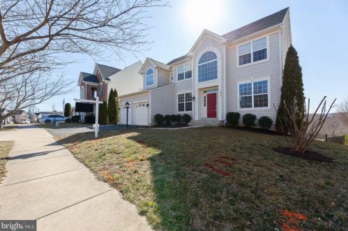 2423 Scuppers Ln, Woodbridge, VA 22191-6390