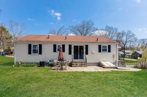 11 Winterberry Ln, Glastonbury, CT 06033-1224