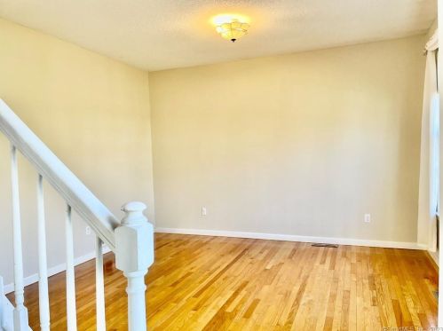 46 Dundee Dr, Cheshire CT  06410-1574 exterior