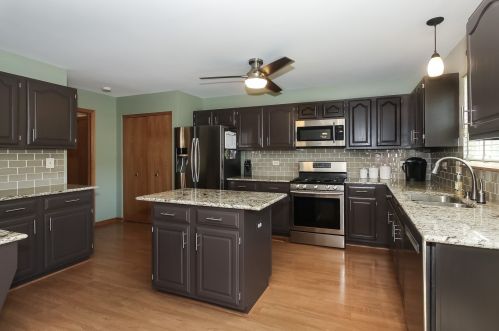 1121 Buckingham Dr, Carol Stream, IL 60188-4312