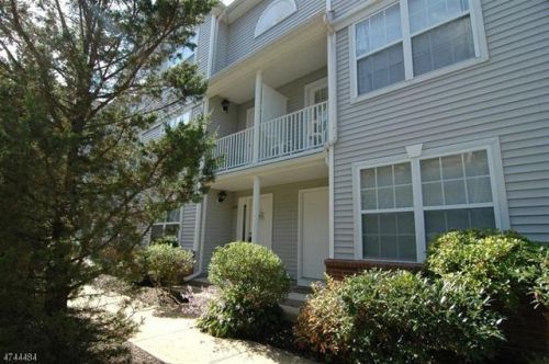 206 Lindsey Dr, Hackettstown, NJ 07840-1699