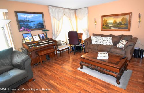 48 Dorset Rd, Lakehurst, NJ 08759-6823