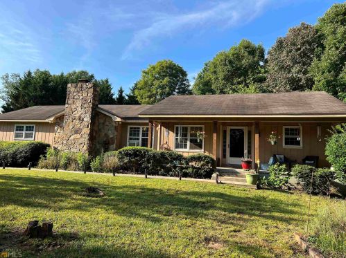 121 Peaceful Valley Dr, Cleveland, GA 30528-9056
