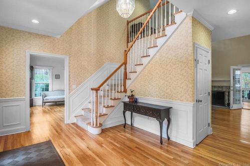 1 Wind Ln, Wilton, CT 06897-4600
