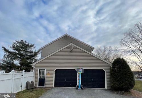 1539 Jefferson Ct, Lancaster PA  17602-1245 exterior