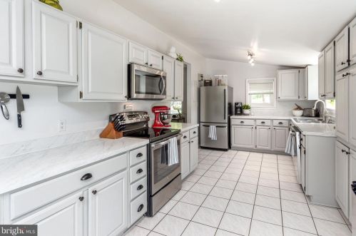 1217 Pine Ave, Shady Side MD 20764-9575 exterior