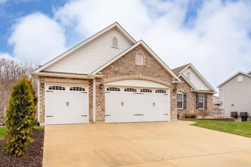 1213 Konert Valley Dr, Fenton, MO 63026-7173