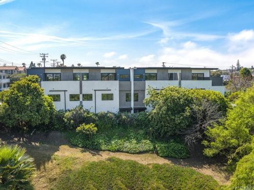 613 Aviation Way, Manhattan Beach, CA 90266-7107