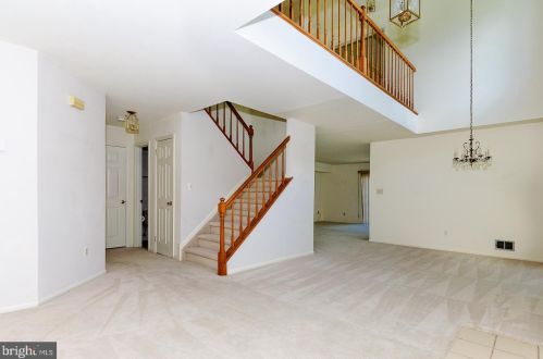 6 Aldgate Ct, Princeton NJ  08540-7014 exterior