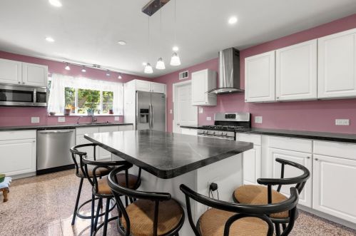 2307 Arlington Heights Rd, Arlington Hts, IL 60004-2528